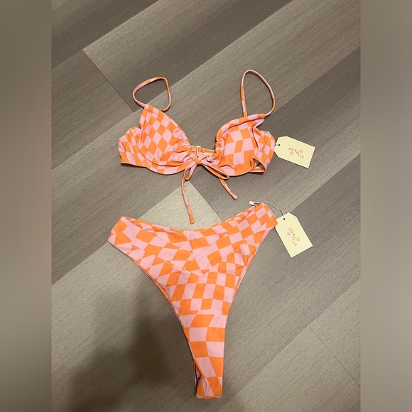 5 Aurelle Bikini Sets and 1 Bikini Top - Picture 5 of 6